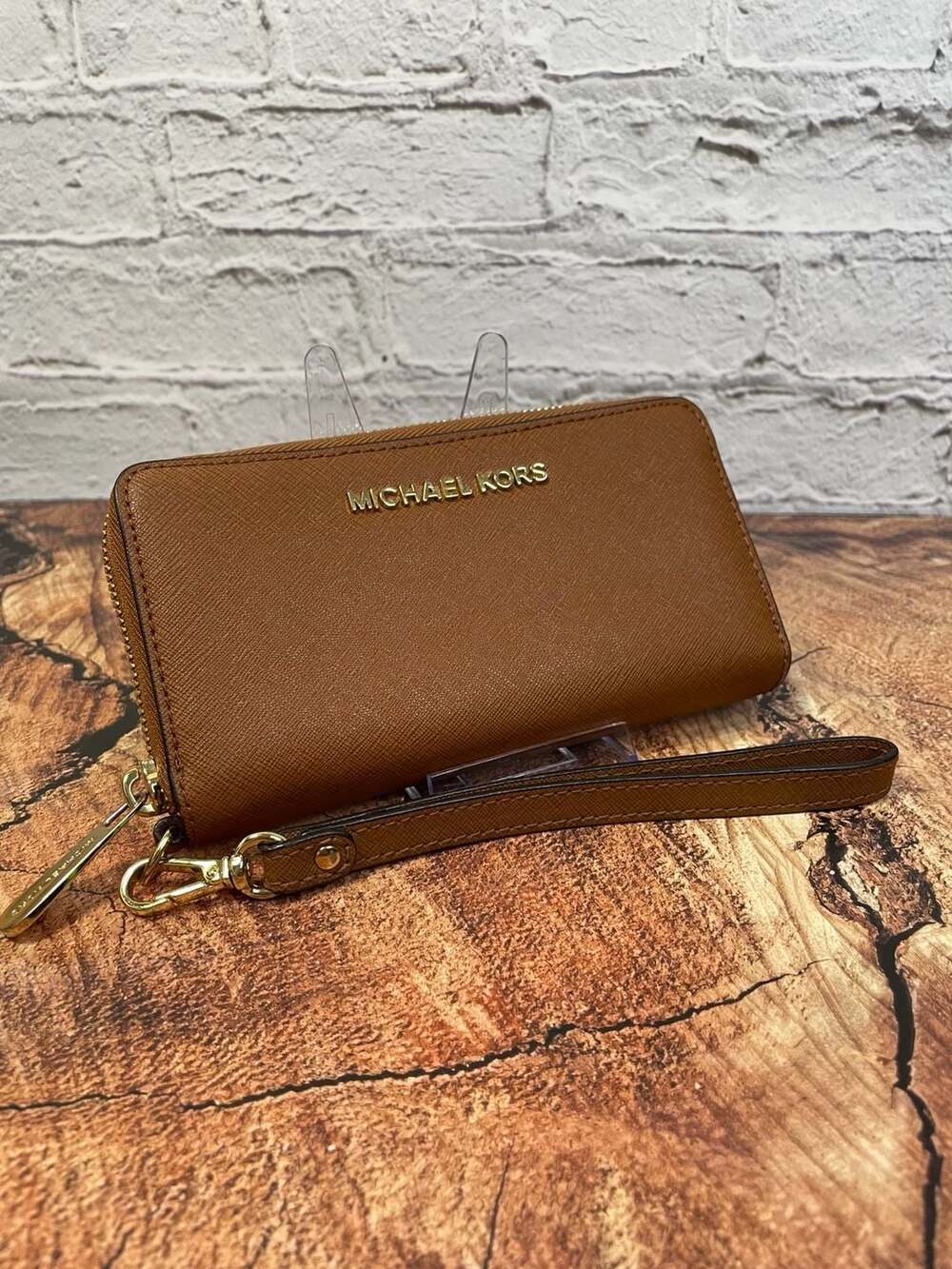 Michael Kors Jet Set Travel Continental Saffiano Leather Wallet